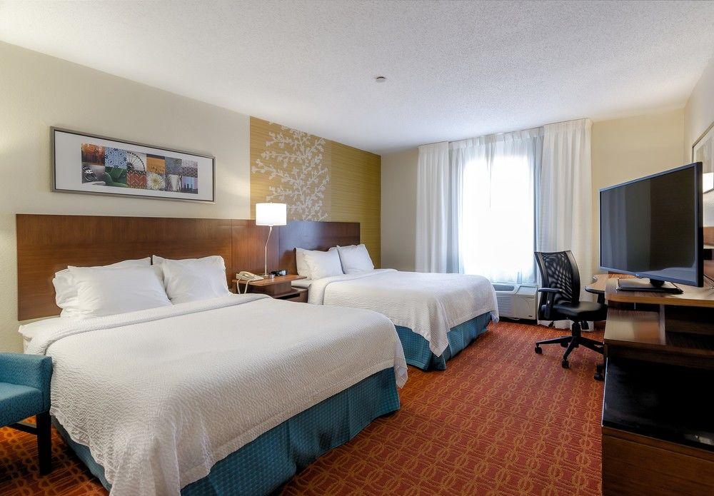 Fairfield Inn And Suites By Marriott Potomac Mills Удбридж Екстериор снимка