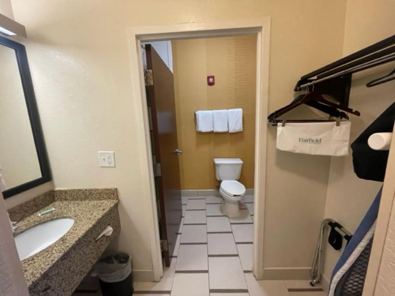 Fairfield Inn And Suites By Marriott Potomac Mills Удбридж Екстериор снимка
