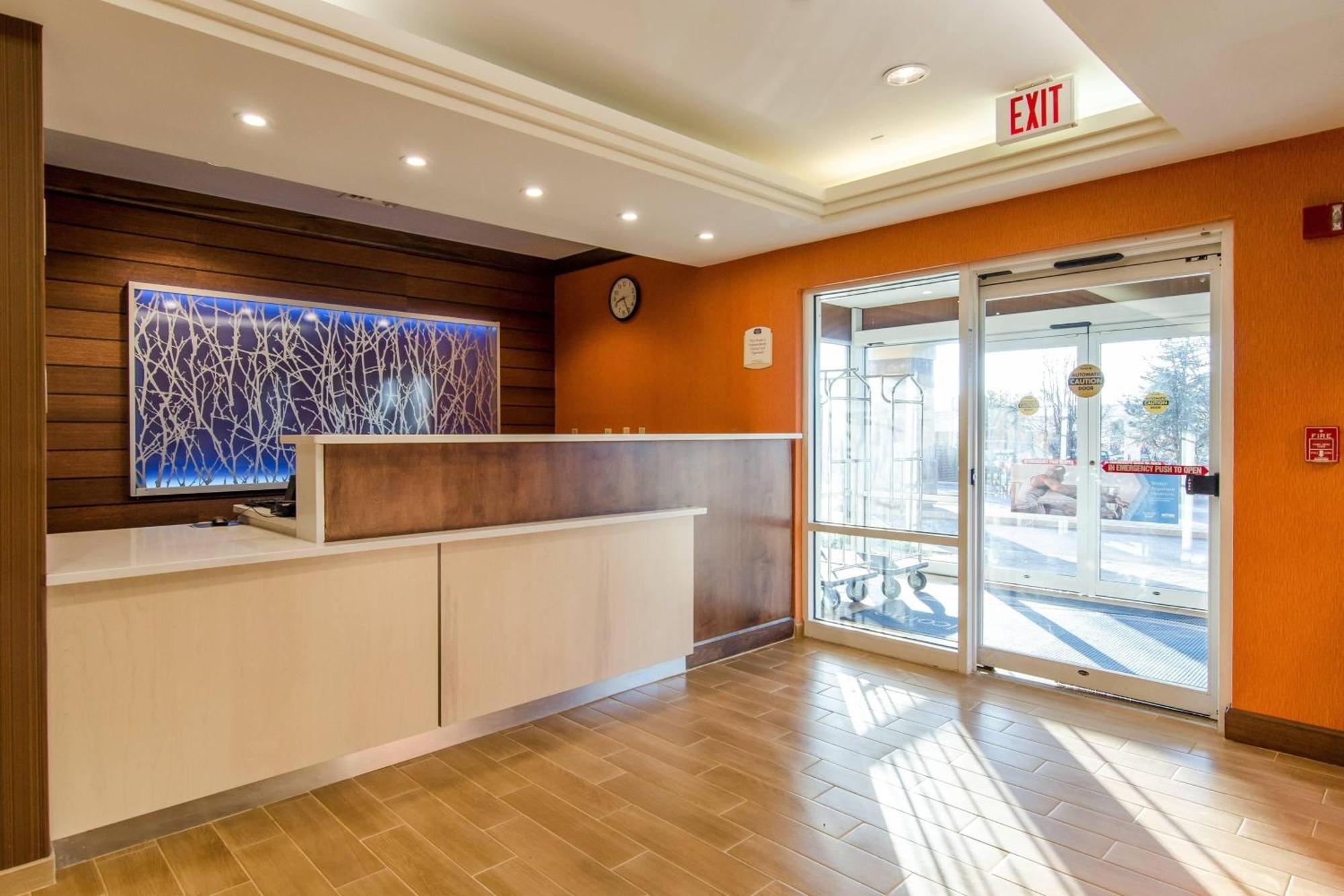Fairfield Inn And Suites By Marriott Potomac Mills Удбридж Екстериор снимка
