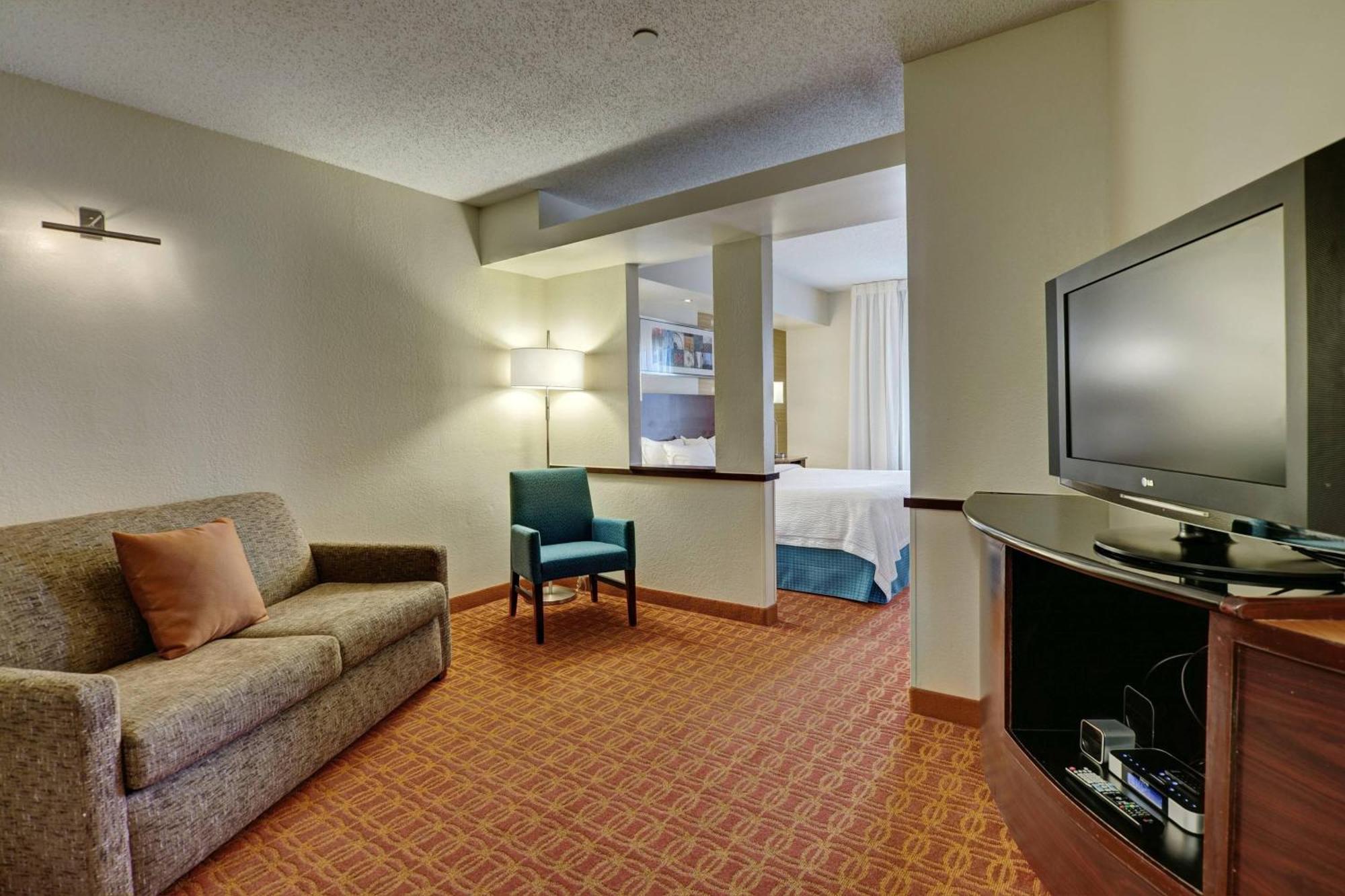 Fairfield Inn And Suites By Marriott Potomac Mills Удбридж Екстериор снимка