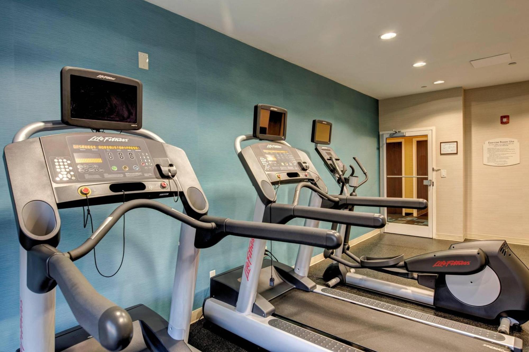 Fairfield Inn And Suites By Marriott Potomac Mills Удбридж Екстериор снимка