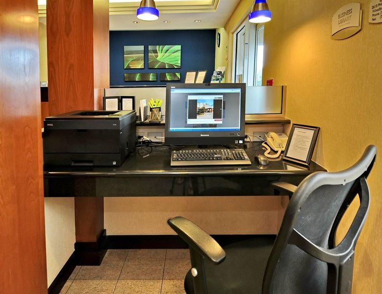 Fairfield Inn And Suites By Marriott Potomac Mills Удбридж Екстериор снимка