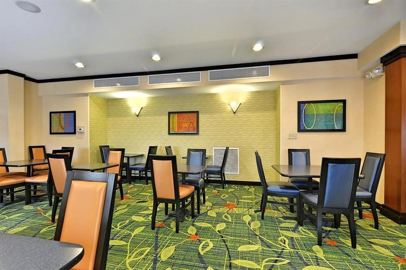 Fairfield Inn And Suites By Marriott Potomac Mills Удбридж Екстериор снимка