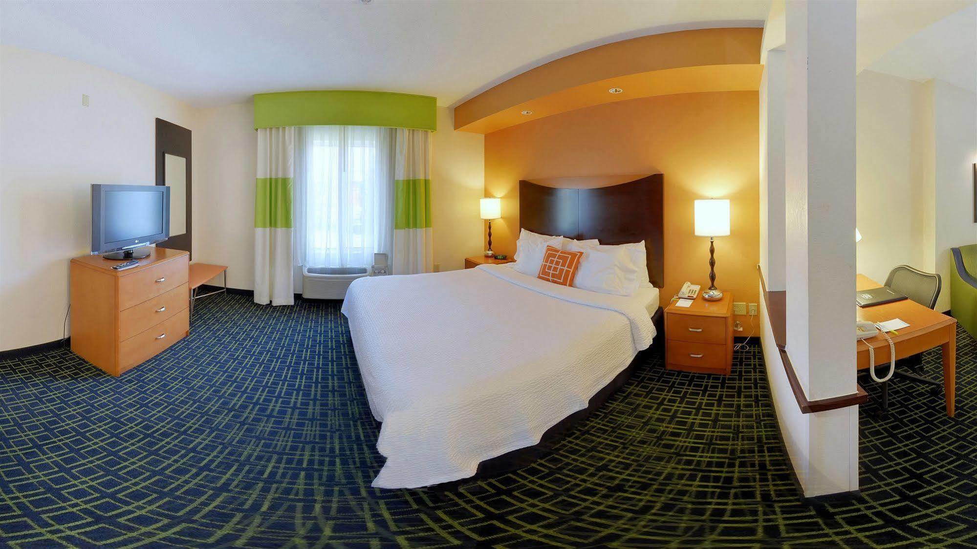 Fairfield Inn And Suites By Marriott Potomac Mills Удбридж Екстериор снимка