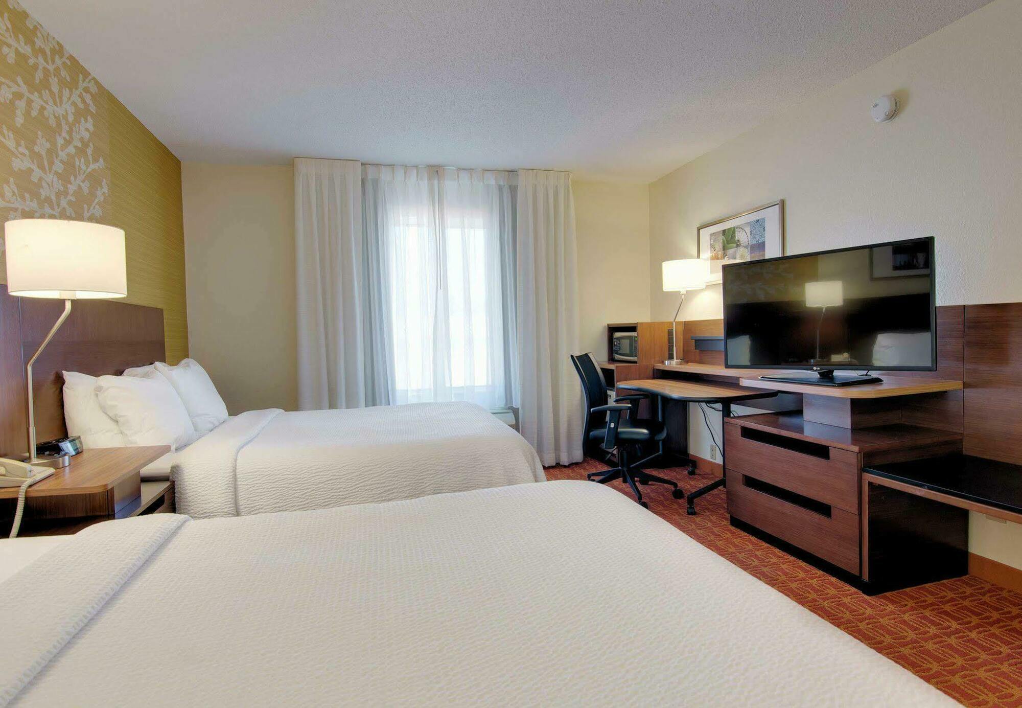 Fairfield Inn And Suites By Marriott Potomac Mills Удбридж Екстериор снимка