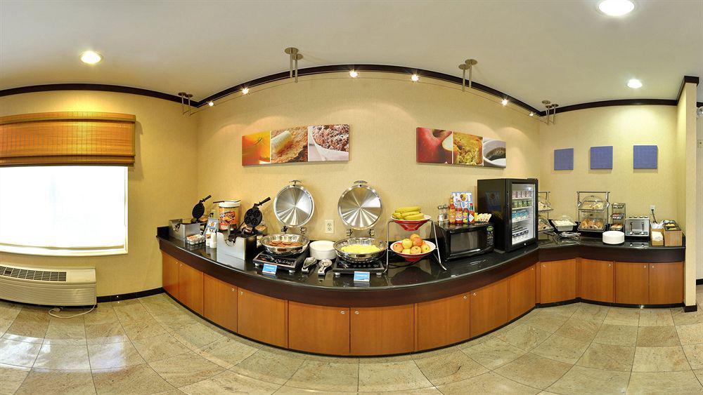 Fairfield Inn And Suites By Marriott Potomac Mills Удбридж Екстериор снимка