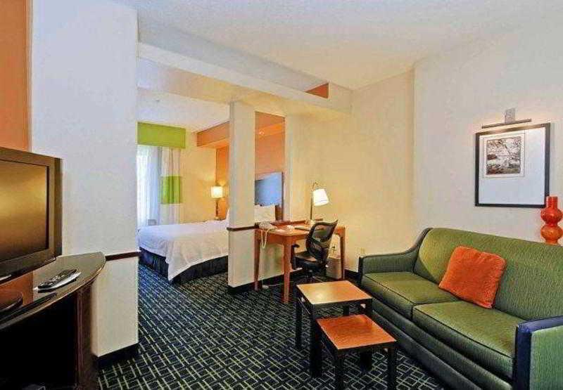 Fairfield Inn And Suites By Marriott Potomac Mills Удбридж Екстериор снимка
