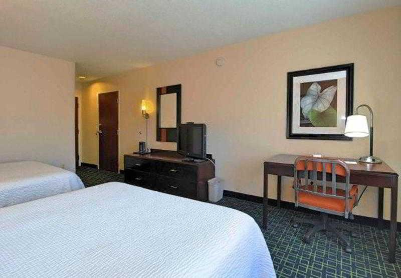 Fairfield Inn And Suites By Marriott Potomac Mills Удбридж Екстериор снимка