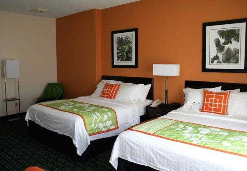 Fairfield Inn And Suites By Marriott Potomac Mills Удбридж Екстериор снимка